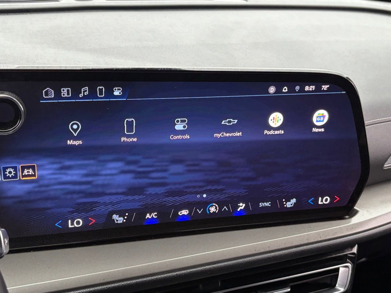 Used 2025 Chevrolet Traverse LT image 24