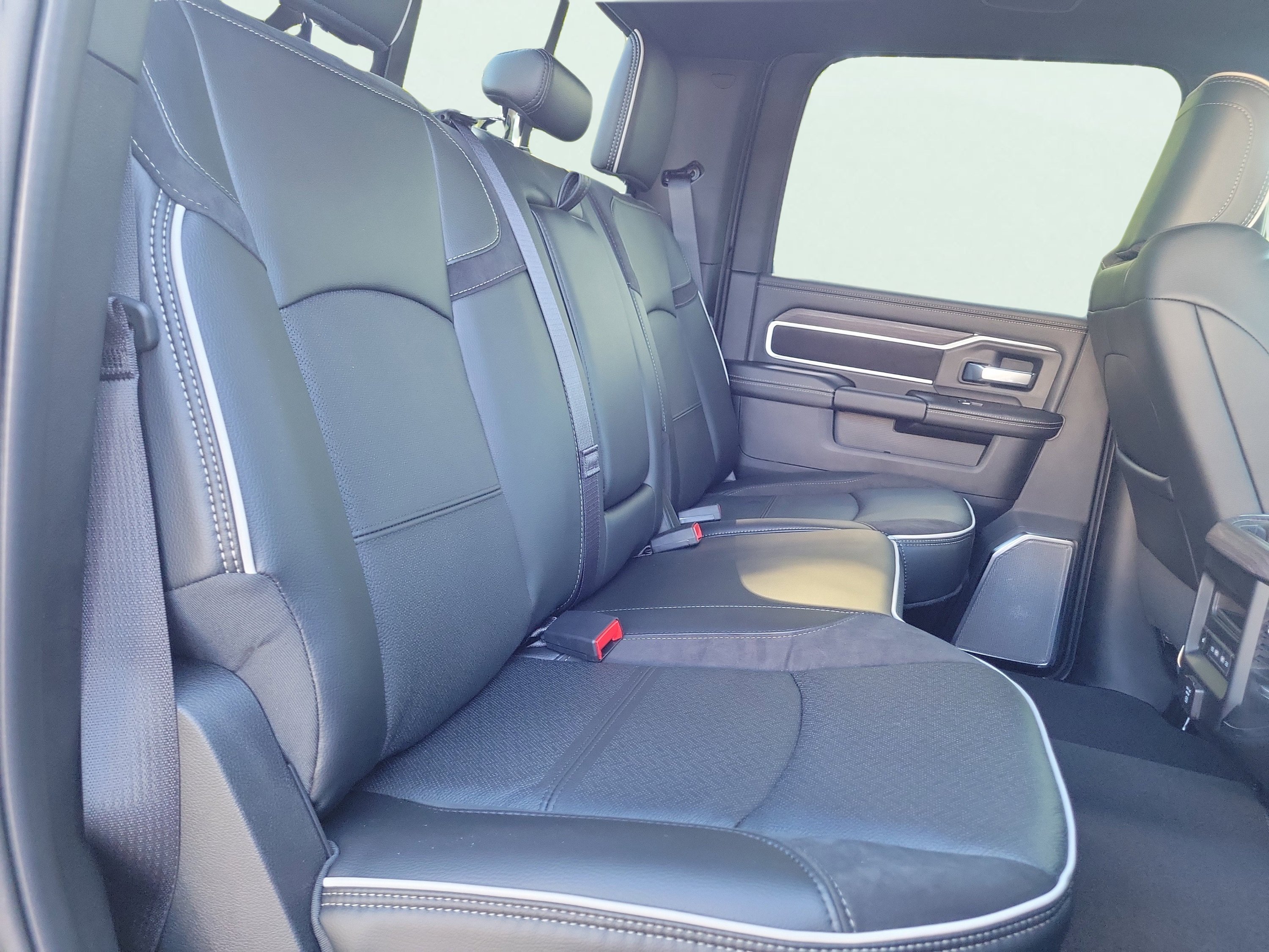 New 2026 RAM 2500 Laramie AWD/4WD image 15