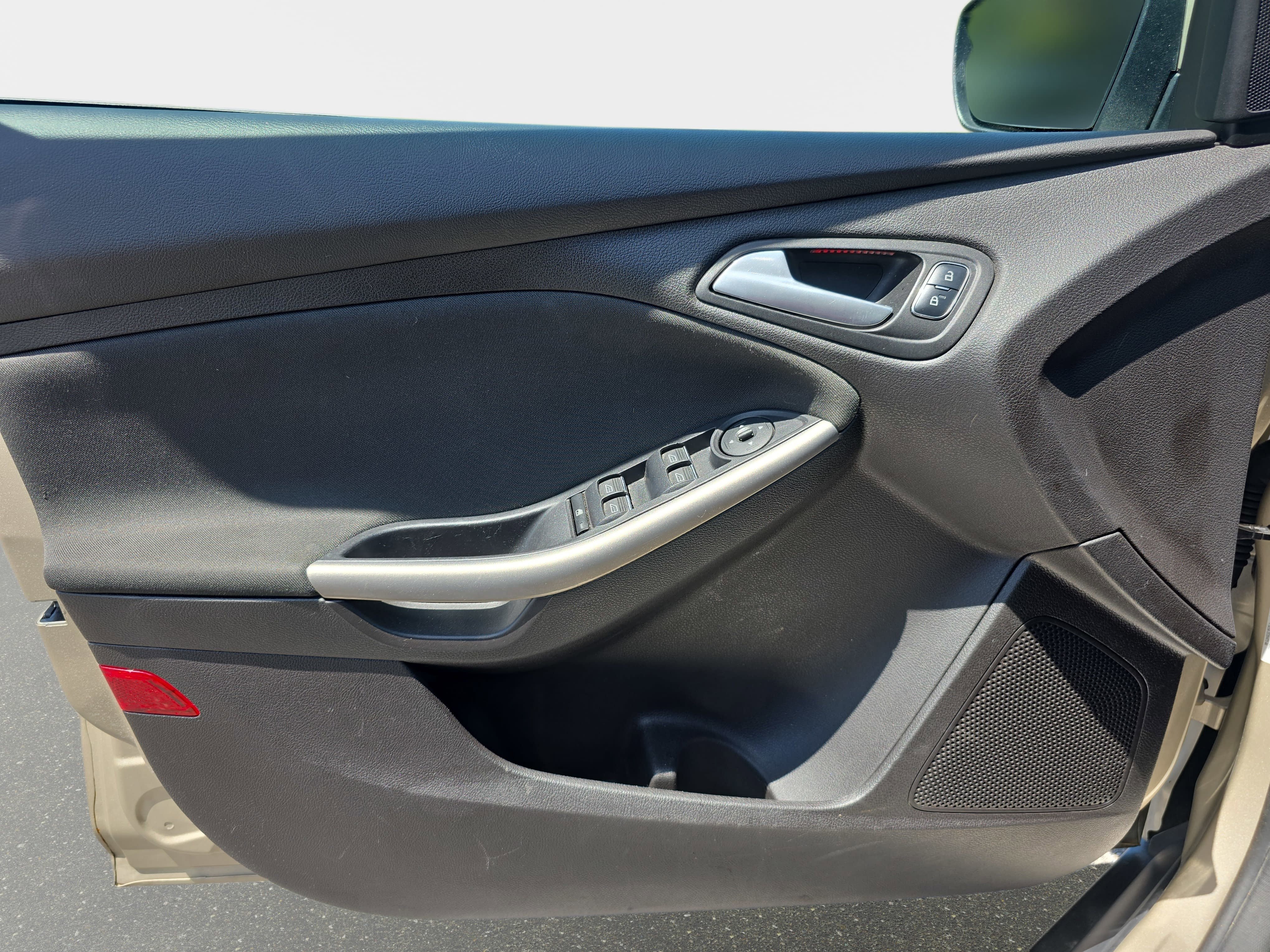 Used 2017 Ford Focus Titanium FWD image 25