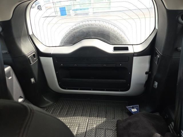 Used 2020 Land Rover Defender 110 HSE AWD/4WD image 7