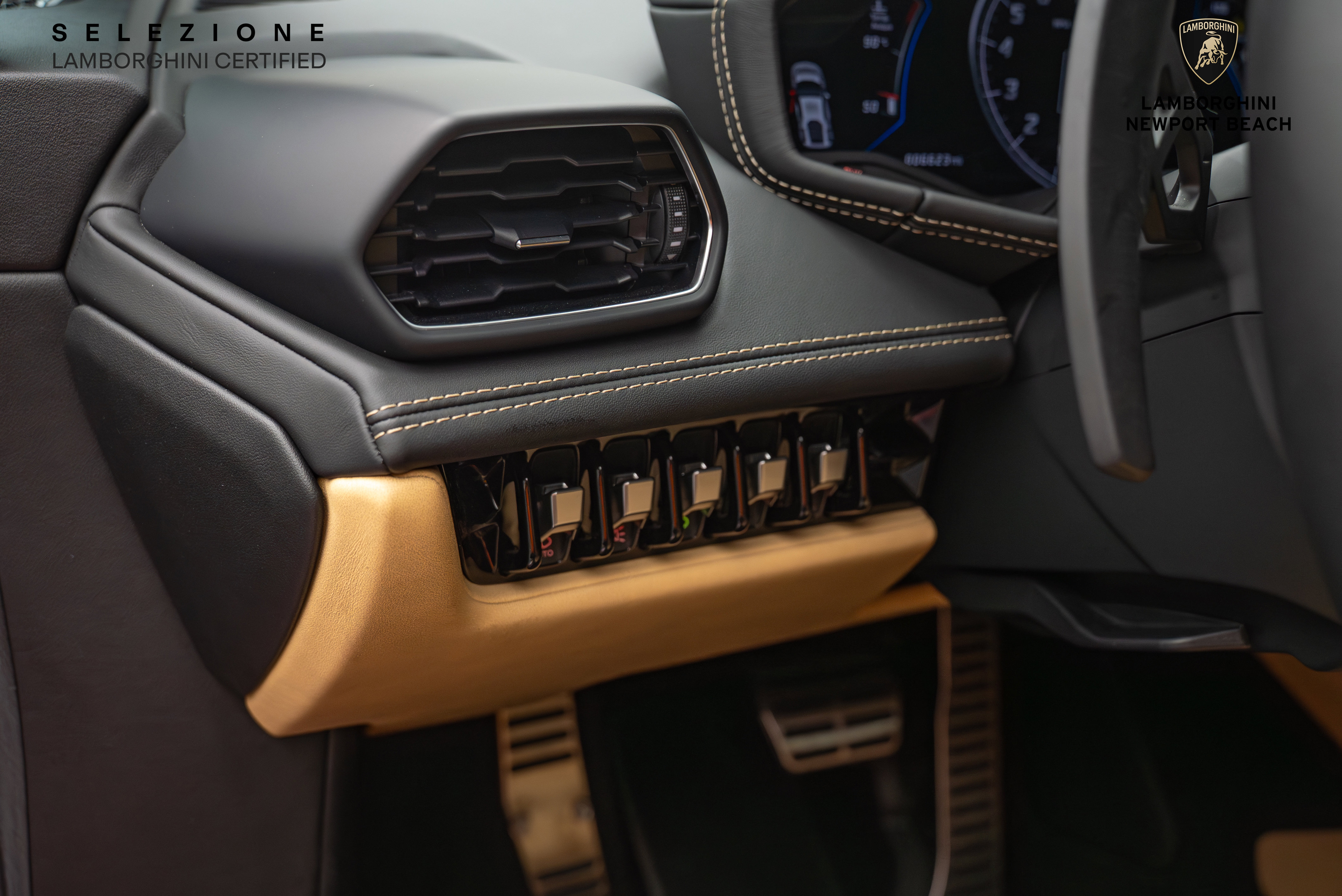 Used 2022 Lamborghini Huracan EVO image 25