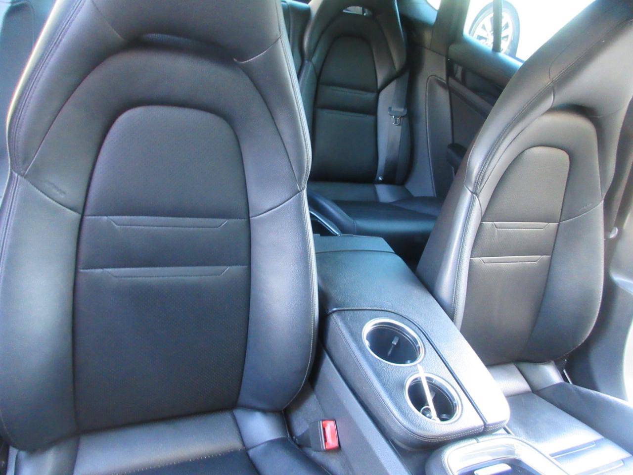 Used 2019 Porsche Panamera RWD image 31