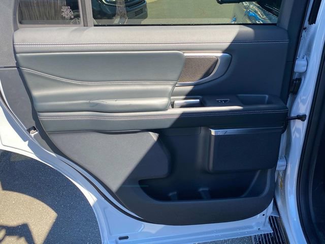 New 2026 Ford Expedition Platinum w/ Stealth Appearance Package AWD/4WD image 9