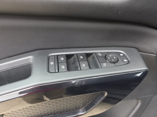 Used 2025 Nissan Pathfinder S FWD image 27