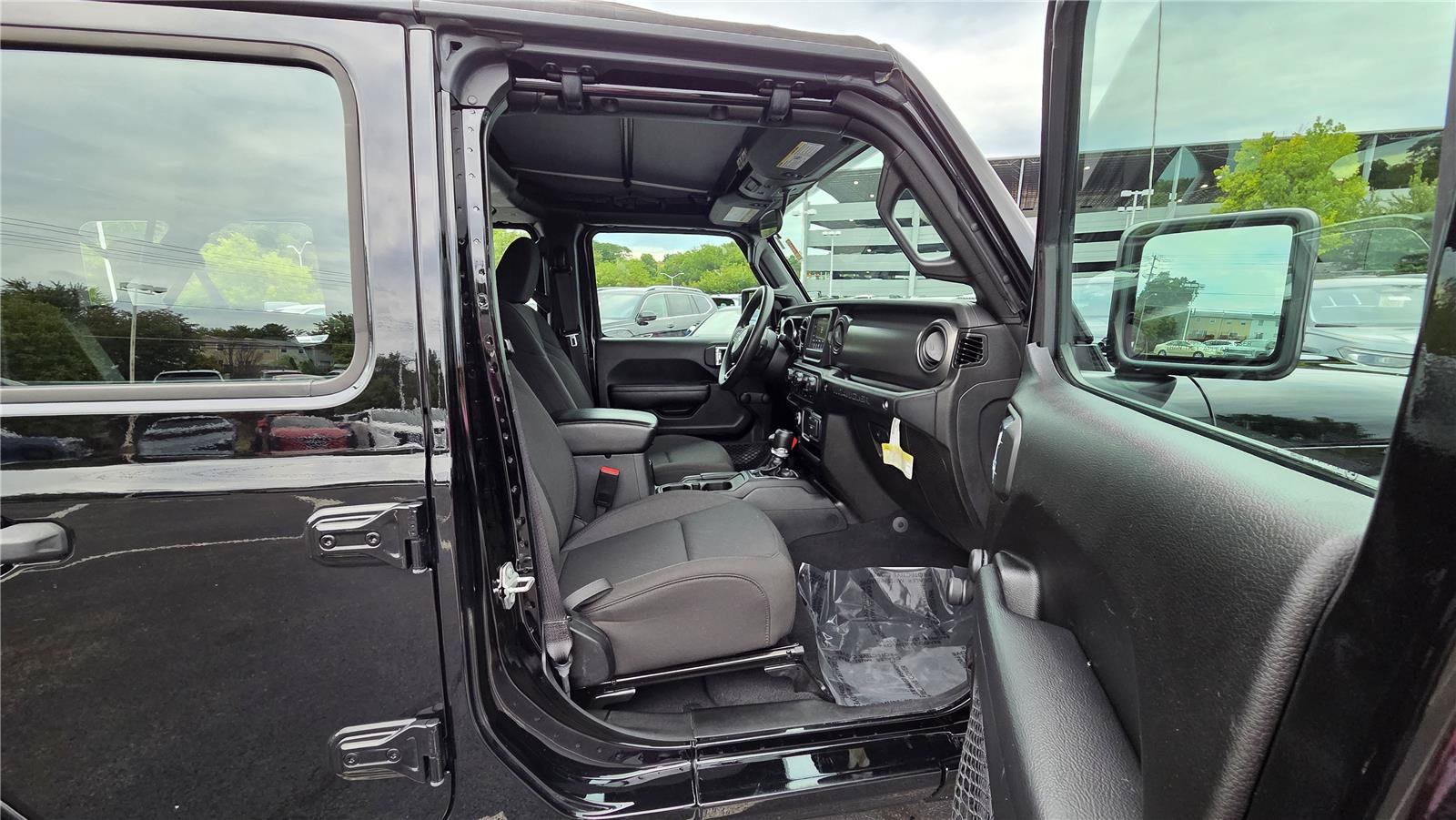 Used 2023 Jeep Wrangler Unlimited Sport AWD/4WD image 30