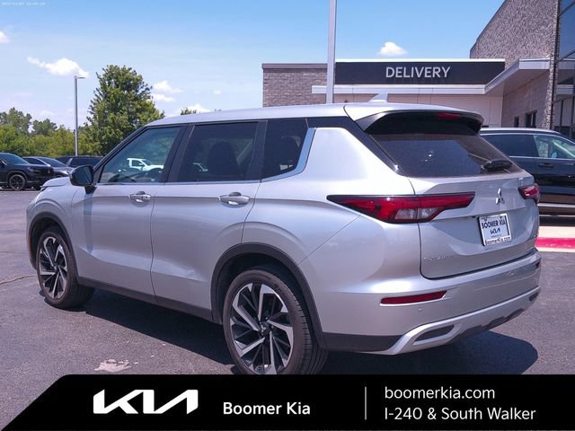 Used 2022 Mitsubishi Outlander SE FWD image 3