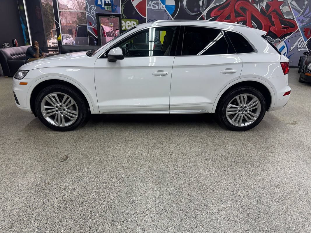 Used 2018 Audi Q5 2.0T Premium Plus w/ Premium Plus Package AWD/4WD image 2