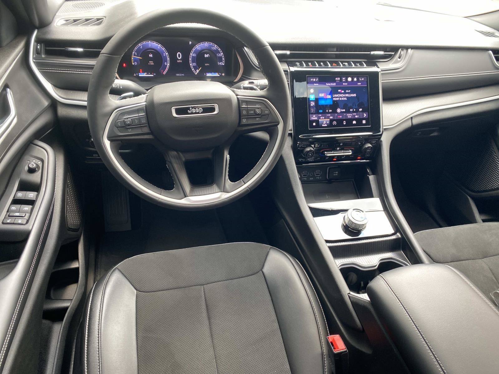 Used 2024 Jeep Grand Cherokee Altitude RWD image 19