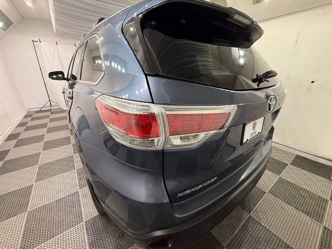 Used 2014 Toyota Highlander XLE AWD/4WD image 37