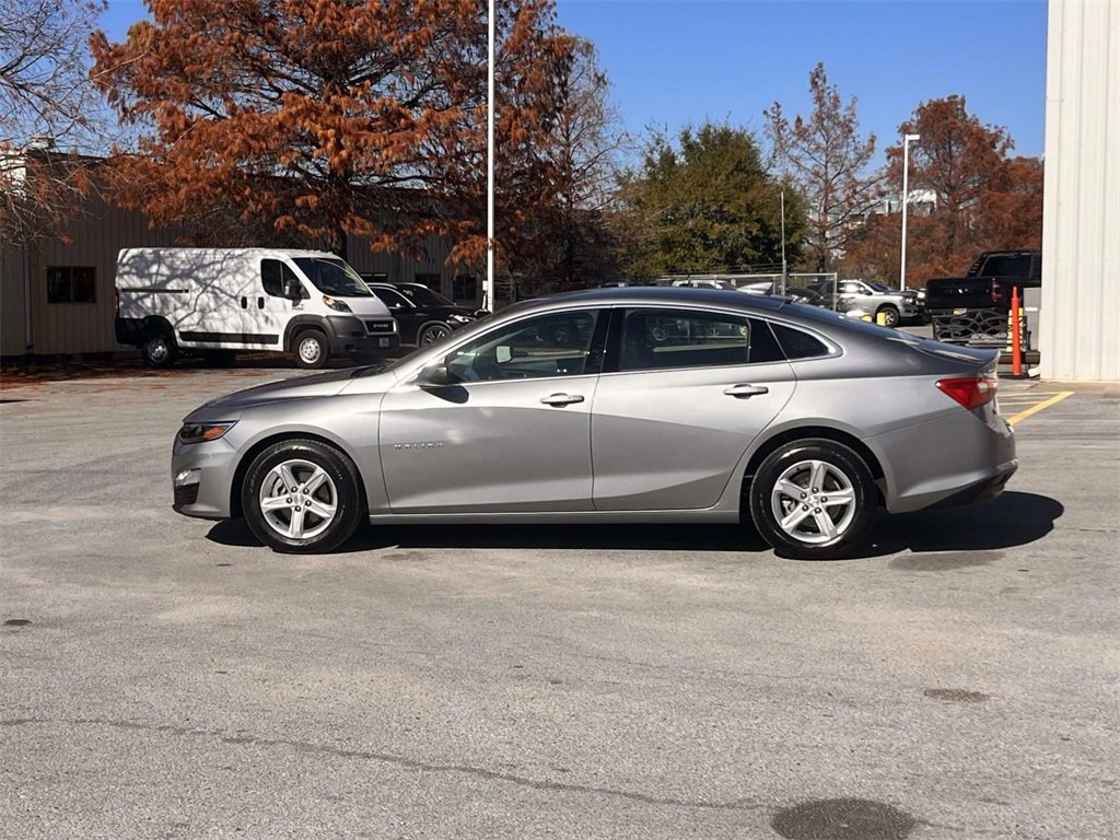 Used 2024 Chevrolet Malibu LT image 2