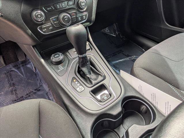 Used 2019 Jeep Cherokee Latitude w/ Popular Appearance Group AWD/4WD image 17