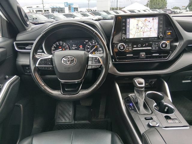 Used 2021 Toyota Highlander XSE AWD/4WD image 10