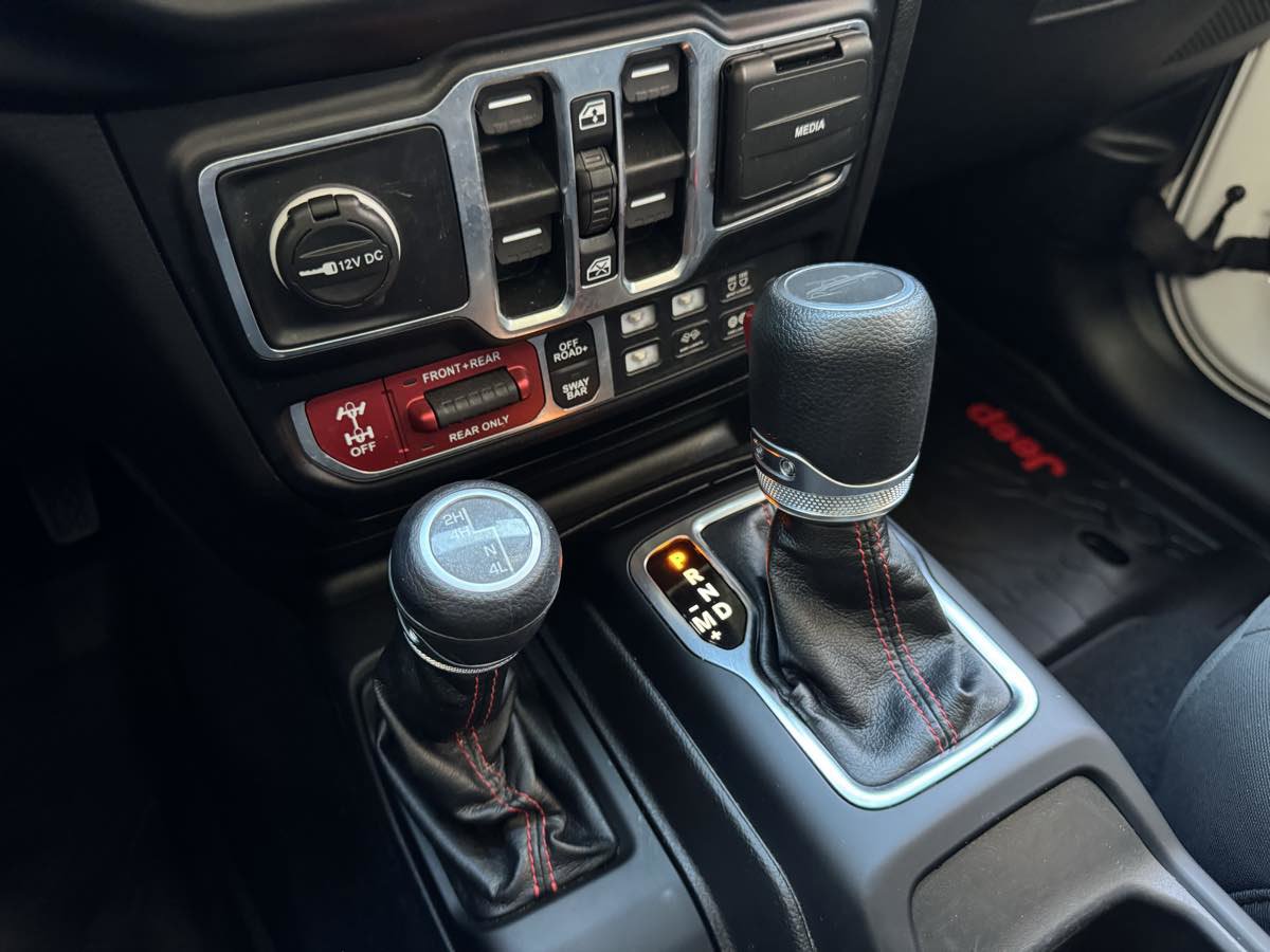 Used 2022 Jeep Gladiator Rubicon AWD/4WD image 16