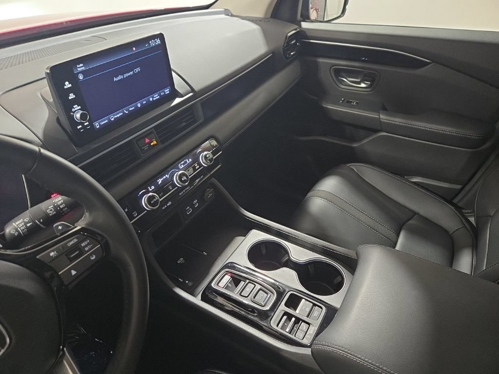 Used 2025 Honda Pilot Touring image 13
