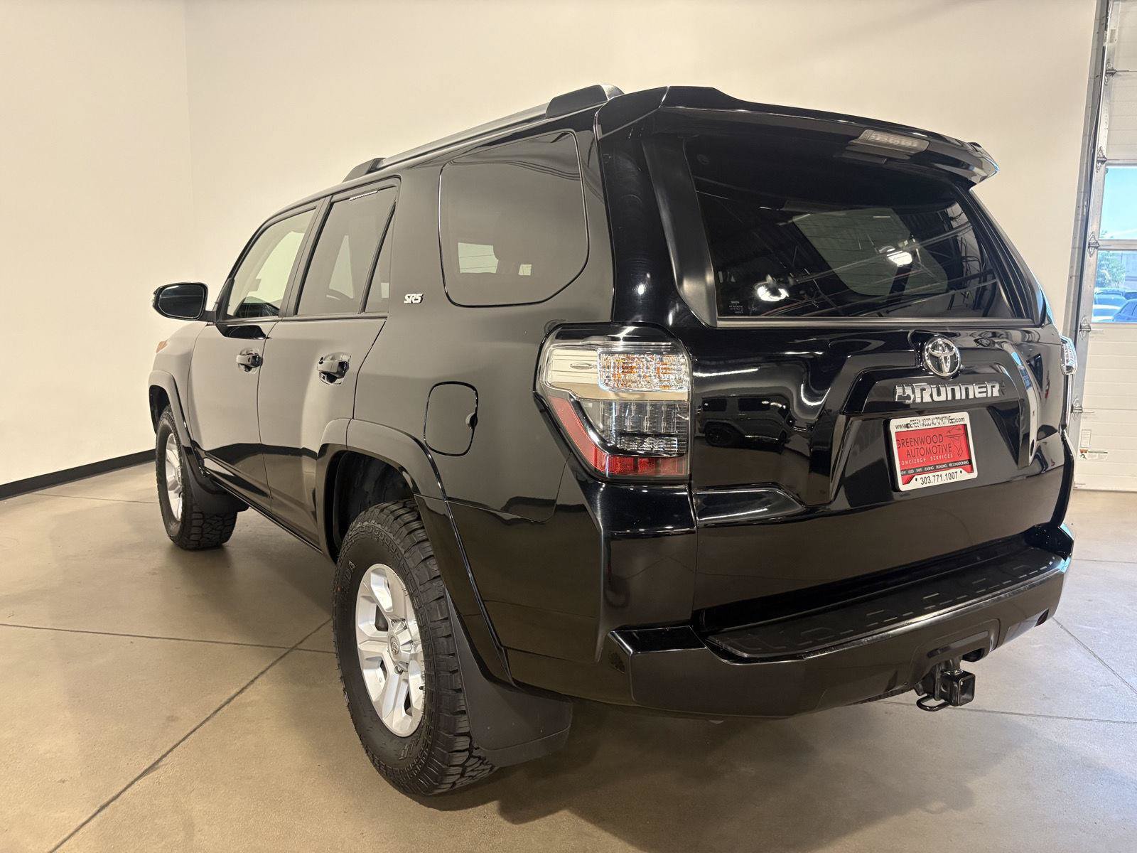 Used 2021 Toyota 4Runner SR5 Premium w/ Moonroof Package AWD/4WD image 5
