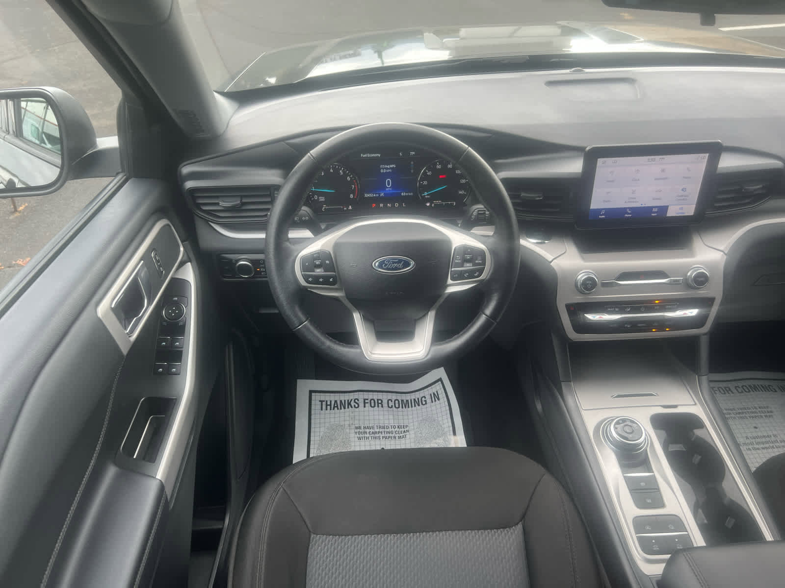 Used 2024 Ford Explorer XLT image 2