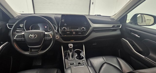 Used 2024 Toyota Highlander XLE image 31