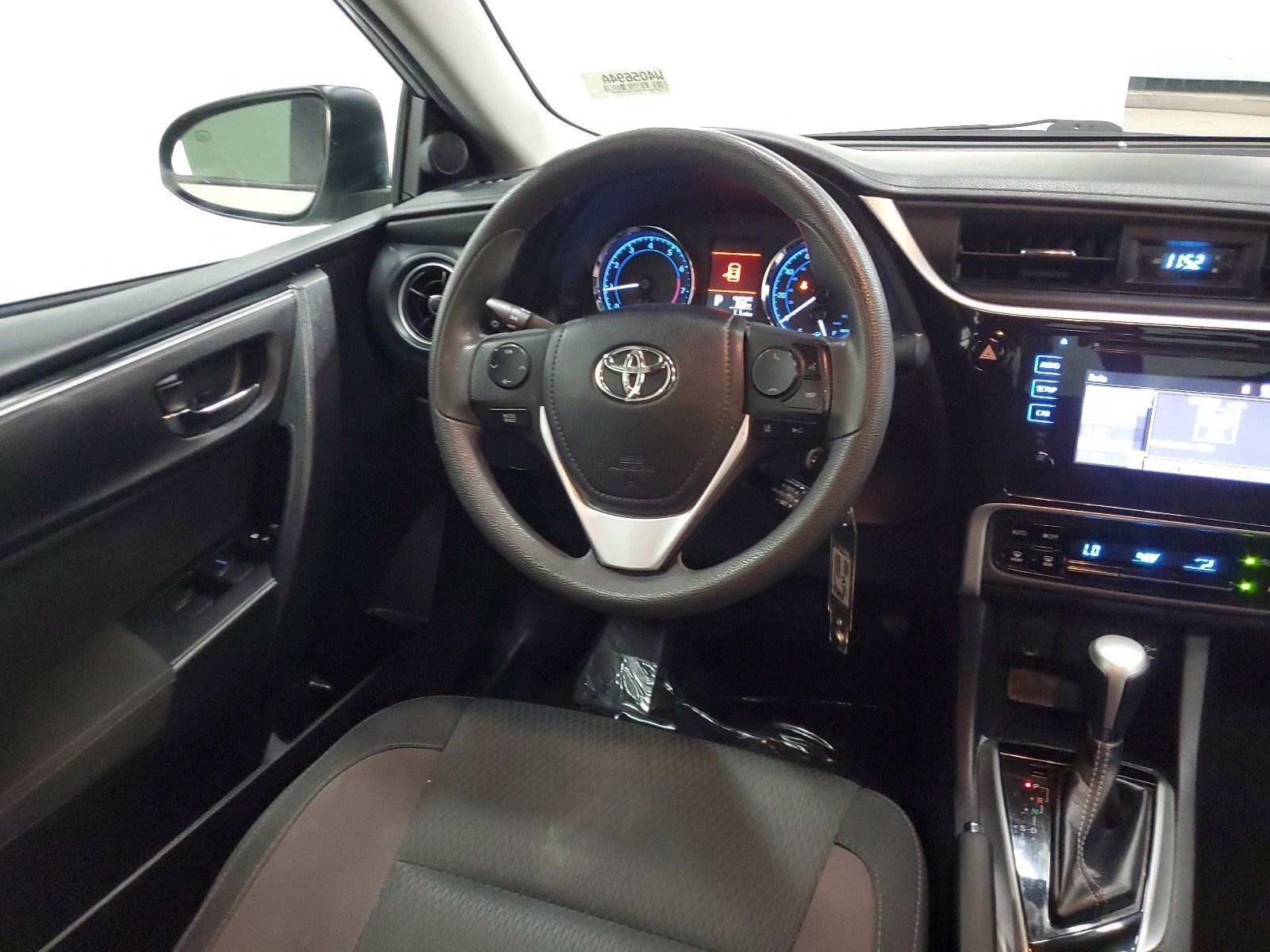 Used 2019 Toyota Corolla LE image 14