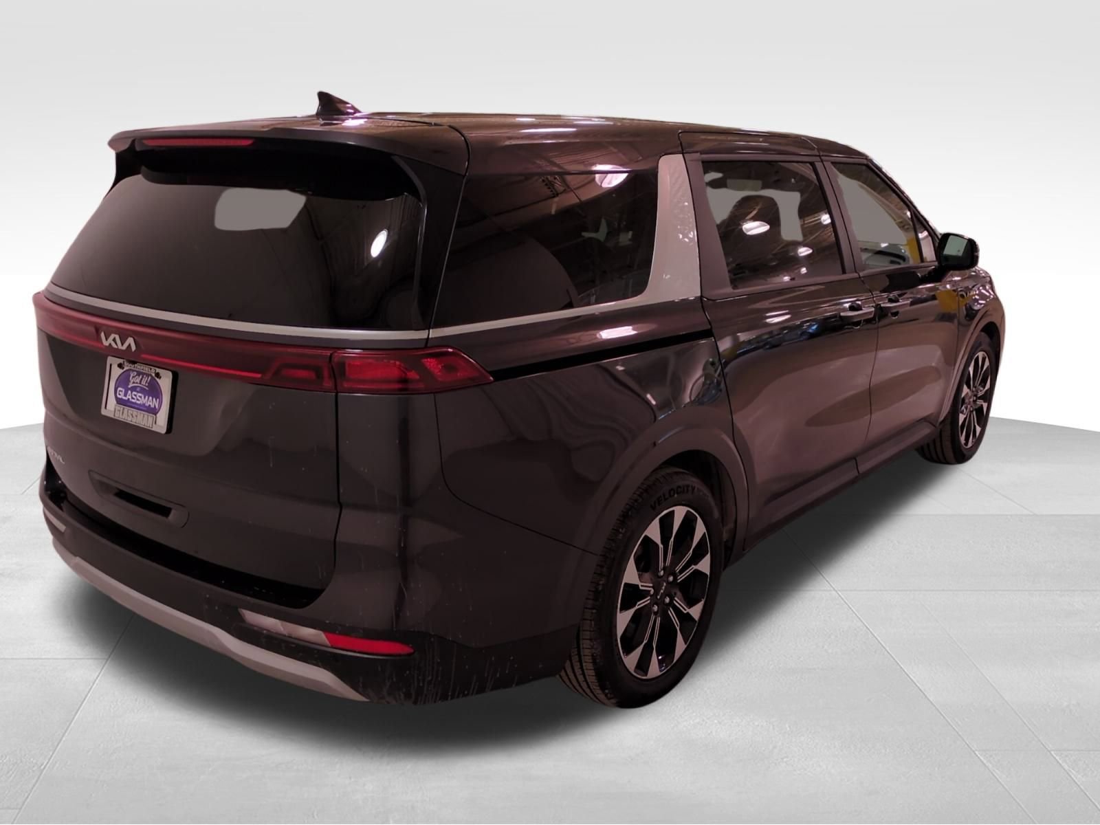 Certified 2023 Kia Carnival EX image 4