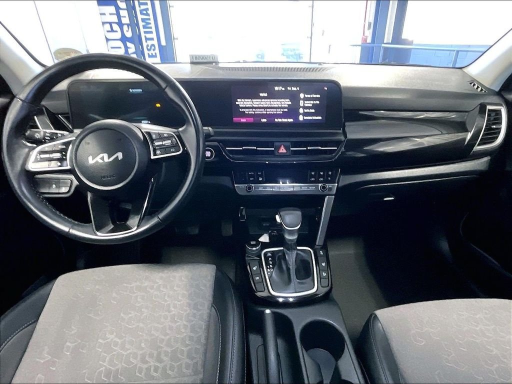 Used 2025 Kia Seltos S AWD/4WD image 21
