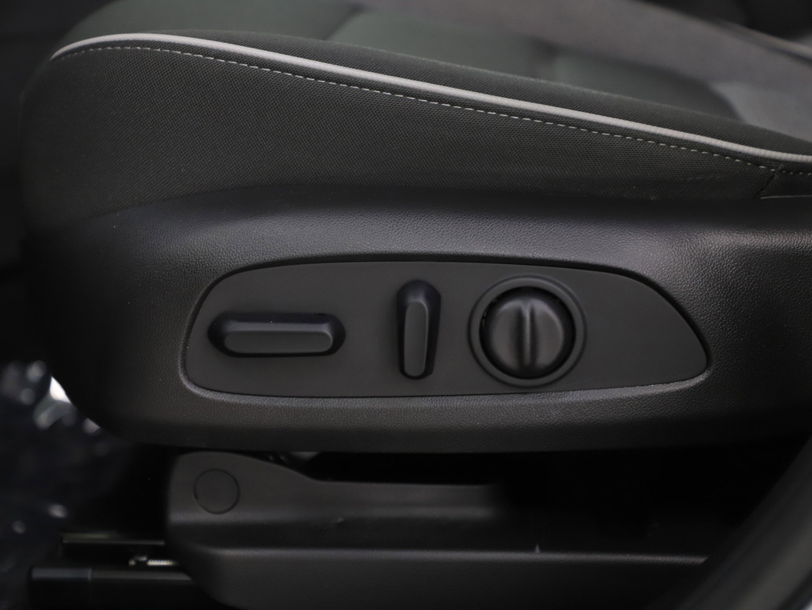 Used 2021 Chevrolet TrailBlazer LT w/ Convenience Package image 28