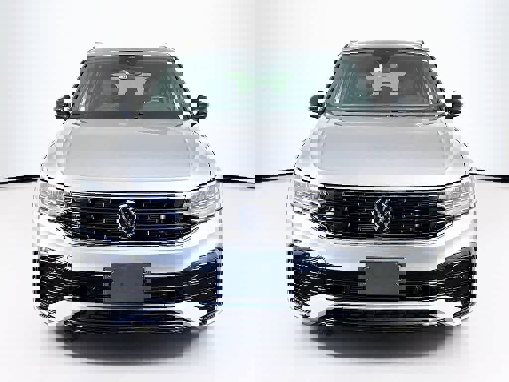 Used 2023 Volkswagen Tiguan SE R-Line image 7