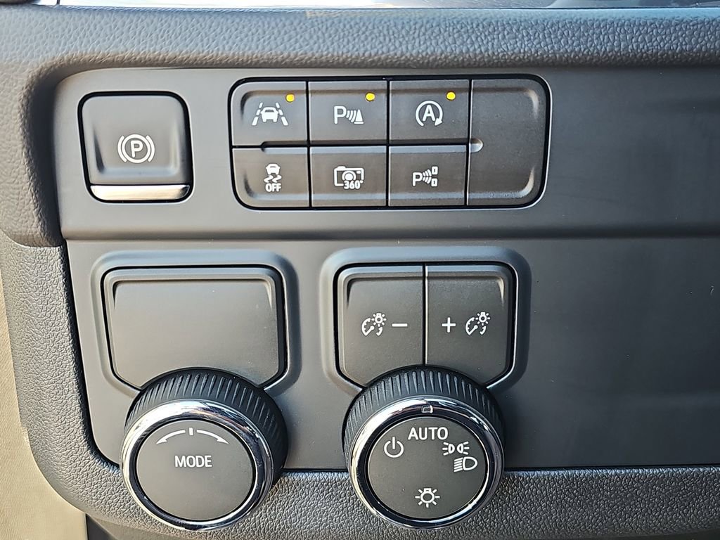 New 2026 Chevrolet Suburban LS image 27