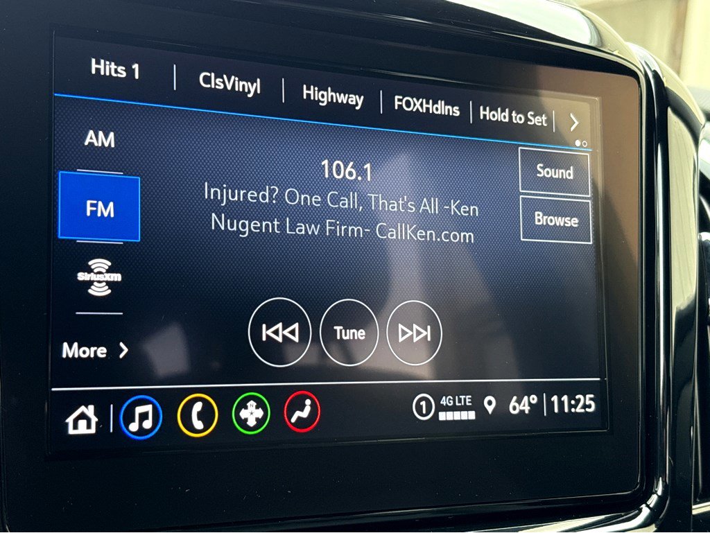 Used 2023 Chevrolet Traverse LT FWD image 9