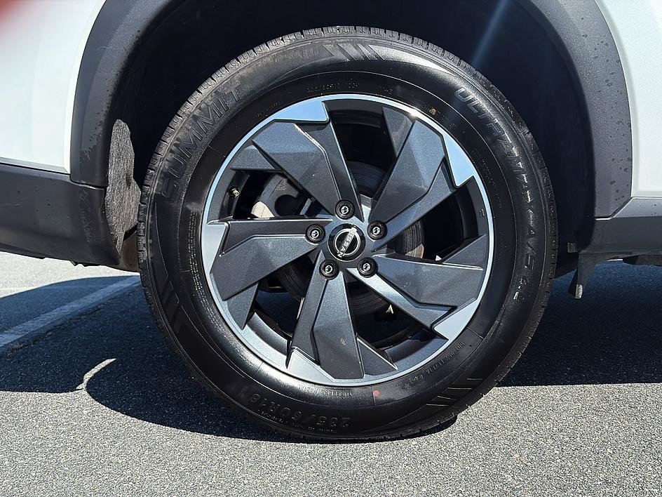Certified 2025 Nissan Rogue SV AWD/4WD image 11