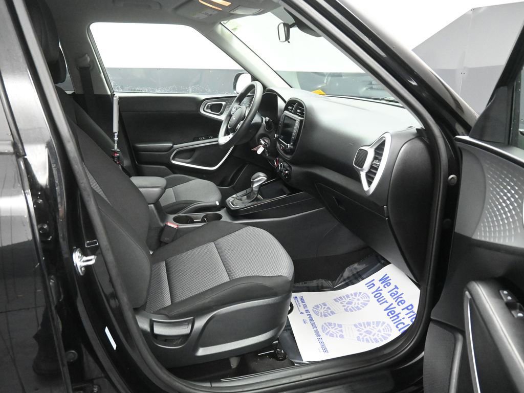 Used 2025 Kia Soul LX w/ LX Technology Package image 19