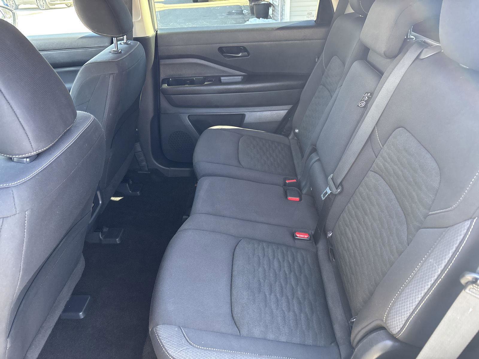 Used 2025 Nissan Pathfinder SV image 17