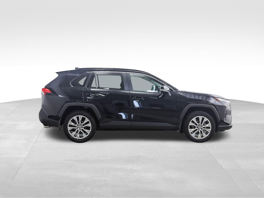Used 2023 Toyota RAV4 XLE Premium image 6