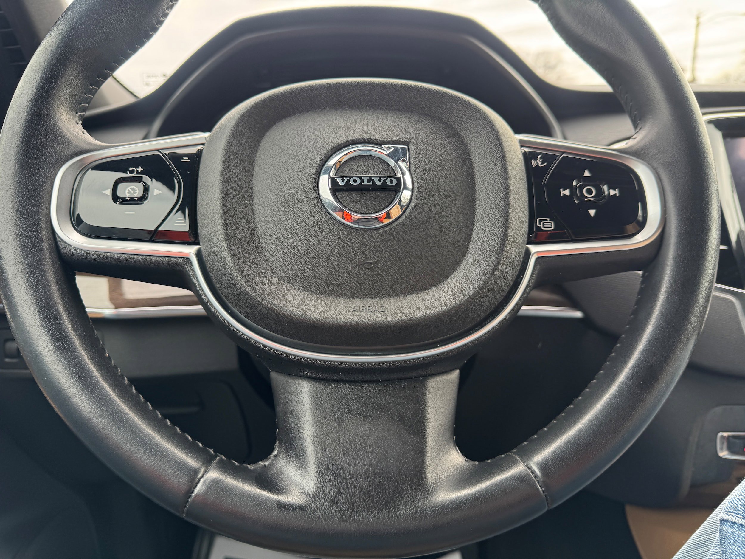 Used 2017 Volvo XC90 T6 Momentum w/ Vision Package AWD/4WD image 21