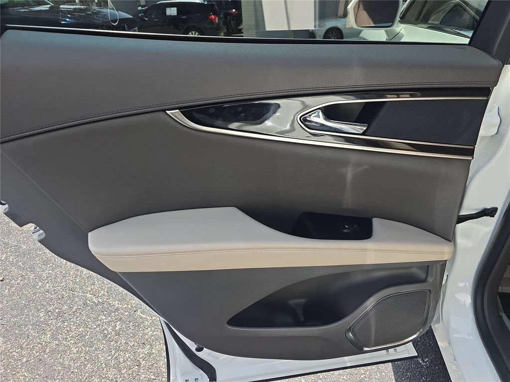 Used 2023 Lincoln Nautilus FWD w/ Premium Package image 12