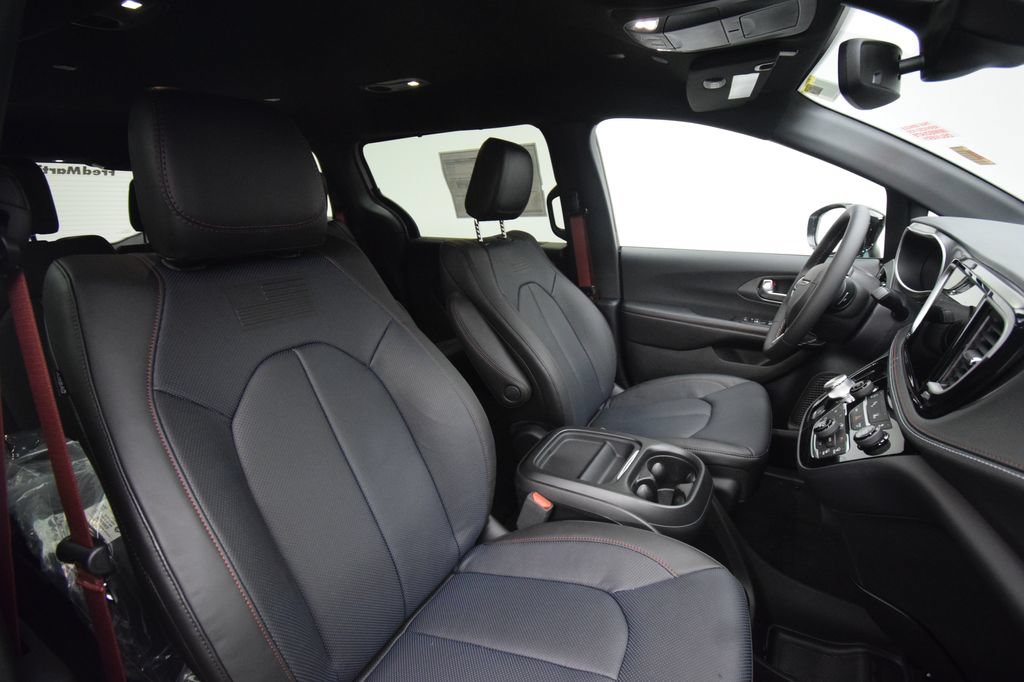 New 2027 Chrysler Pacifica Select FWD image 15