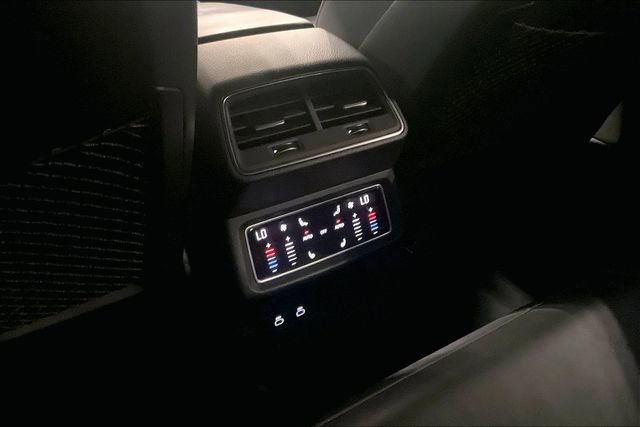 Used 2024 Audi Q8 e-tron Prestige w/ Prestige Package image 34
