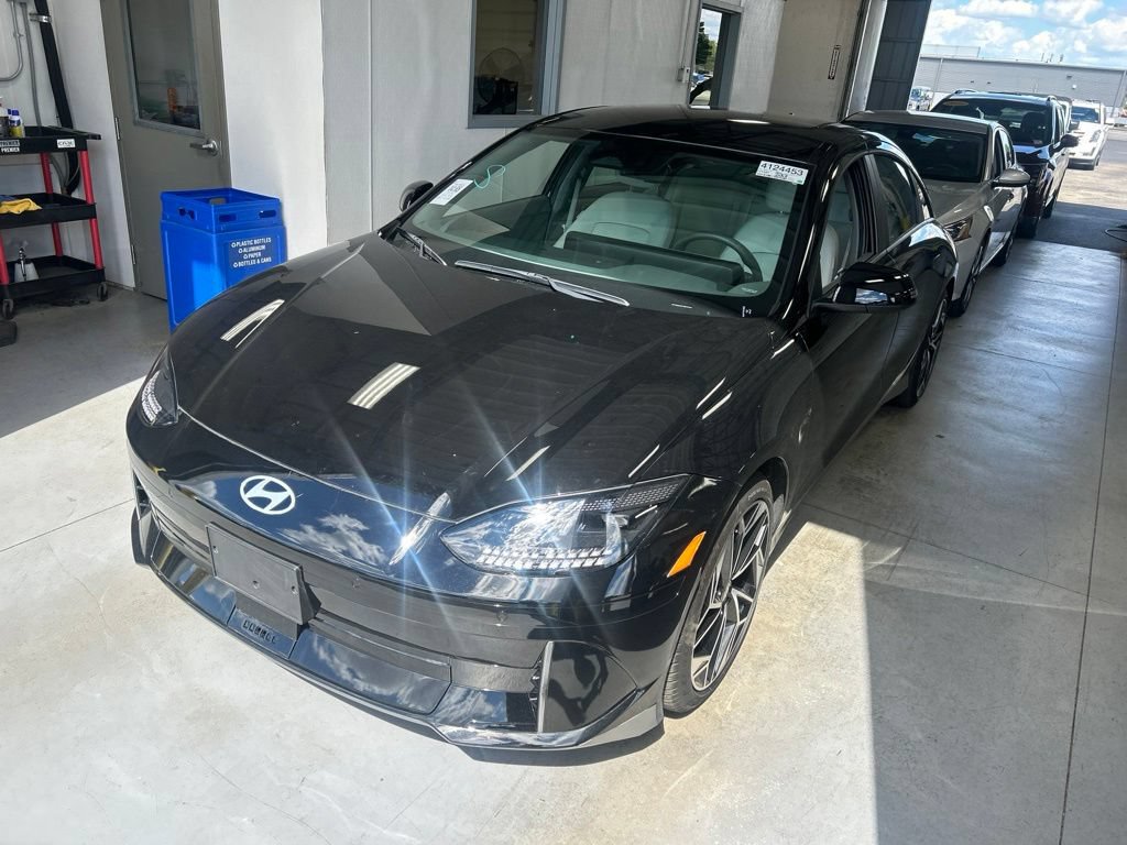 Used 2024 Hyundai Ioniq 6 SEL AWD/4WD image 2