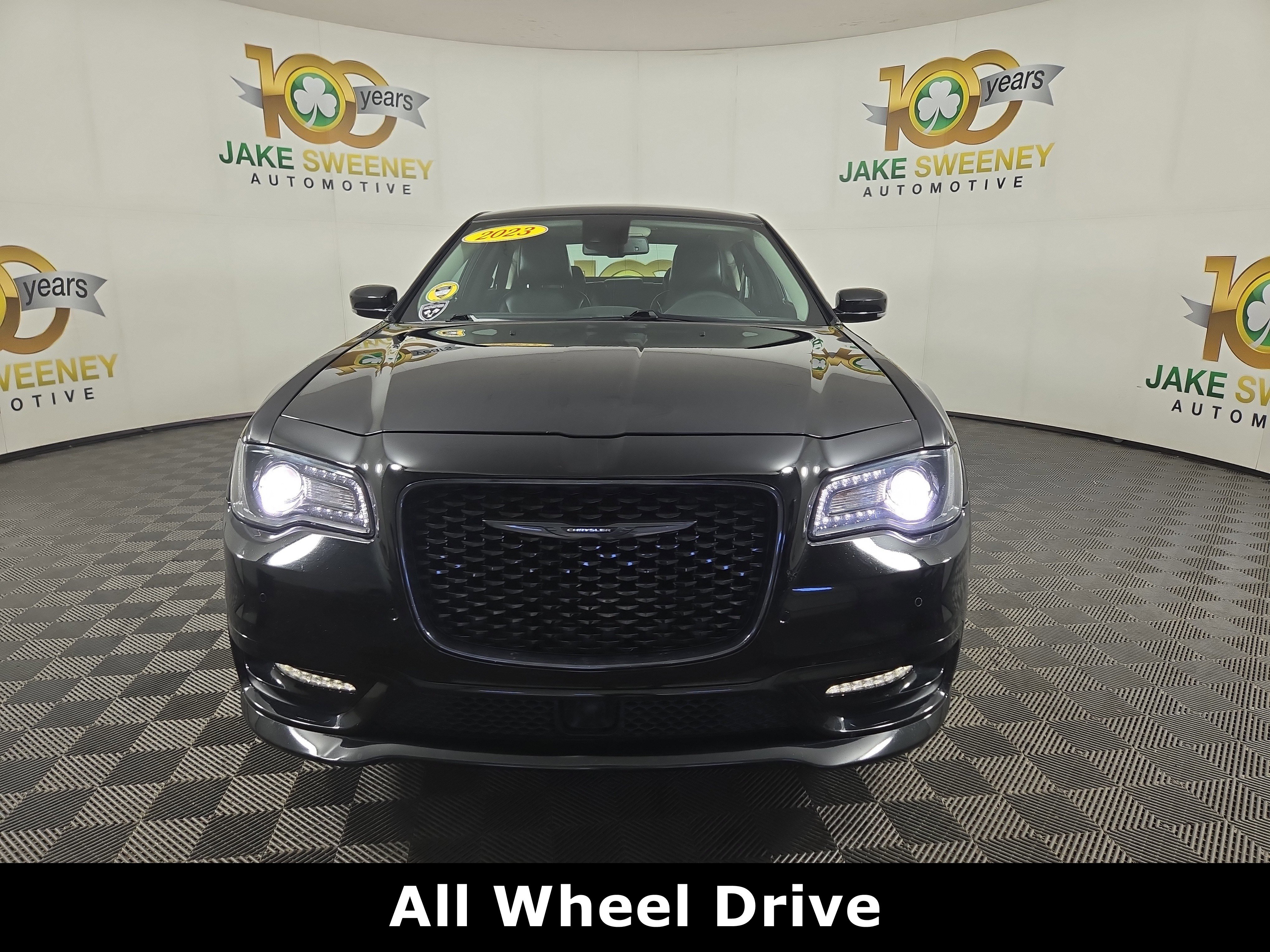 Used 2023 Chrysler 300 Touring L w/ Popular Equipment Group image 2