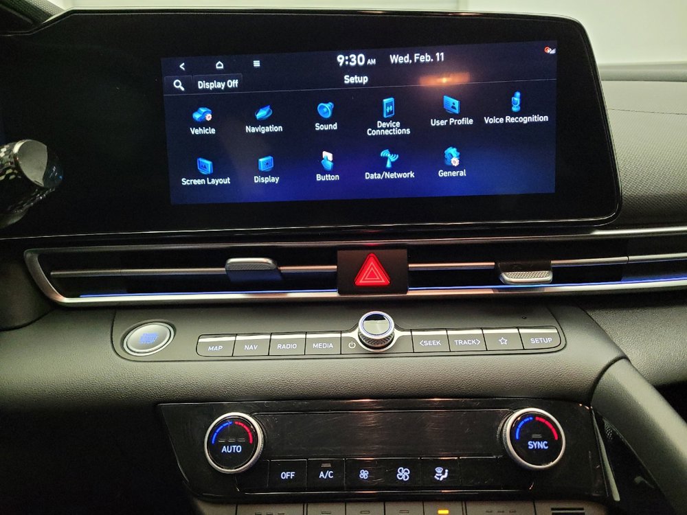 Used 2025 Hyundai Elantra SEL image 25