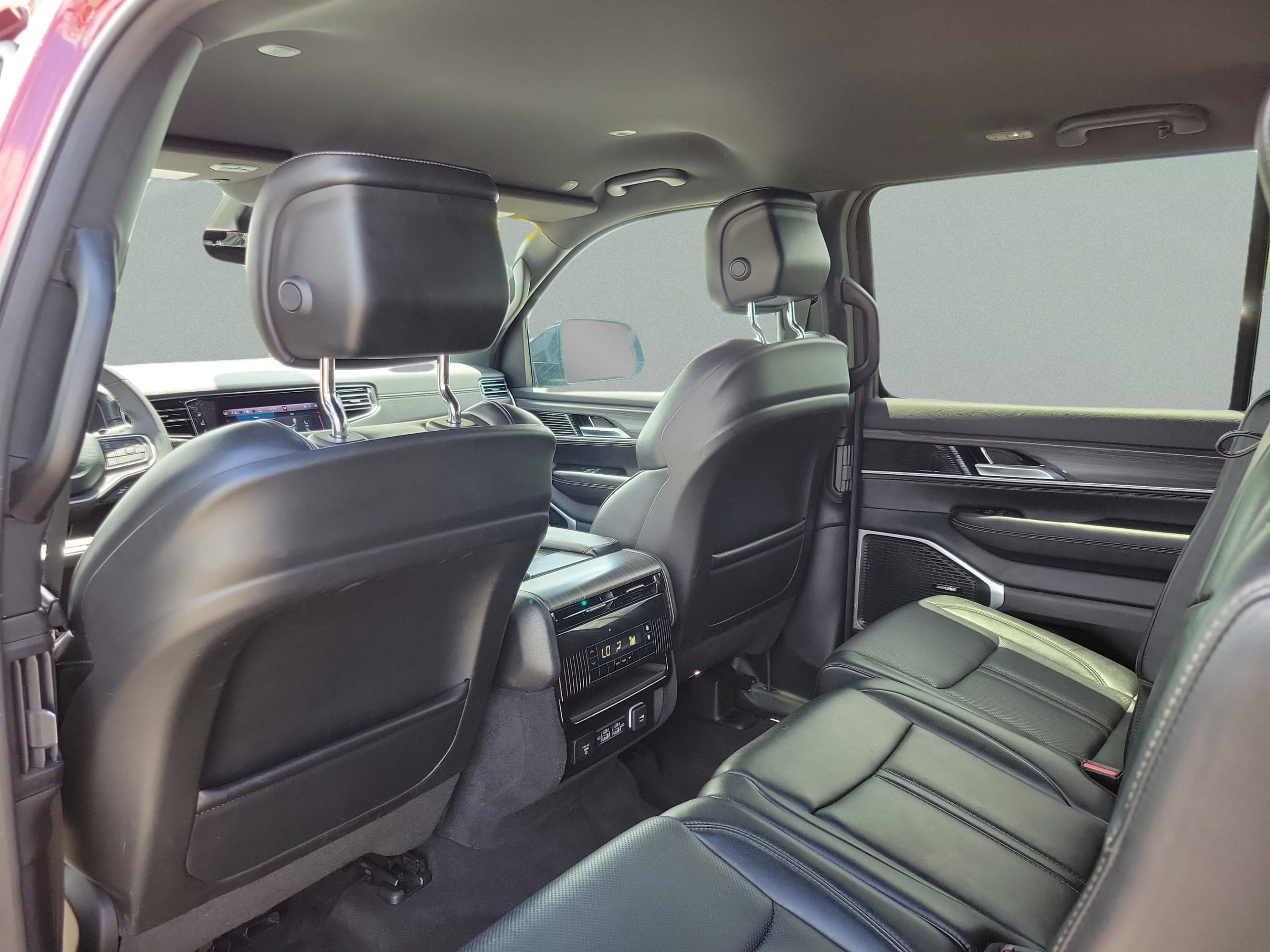 Used 2024 Jeep Wagoneer Series II w/ Flexible Seating Group RWD image 12