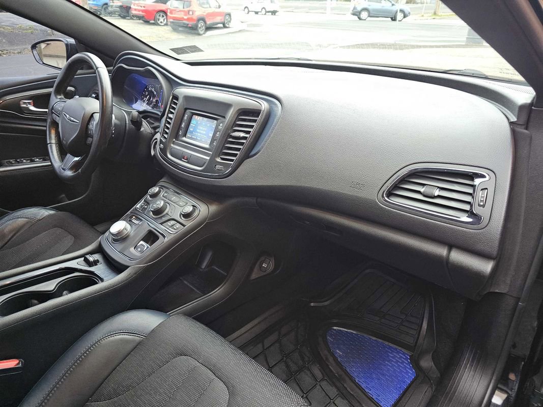 Used 2015 Chrysler 200 S w/ Comfort Group image 12