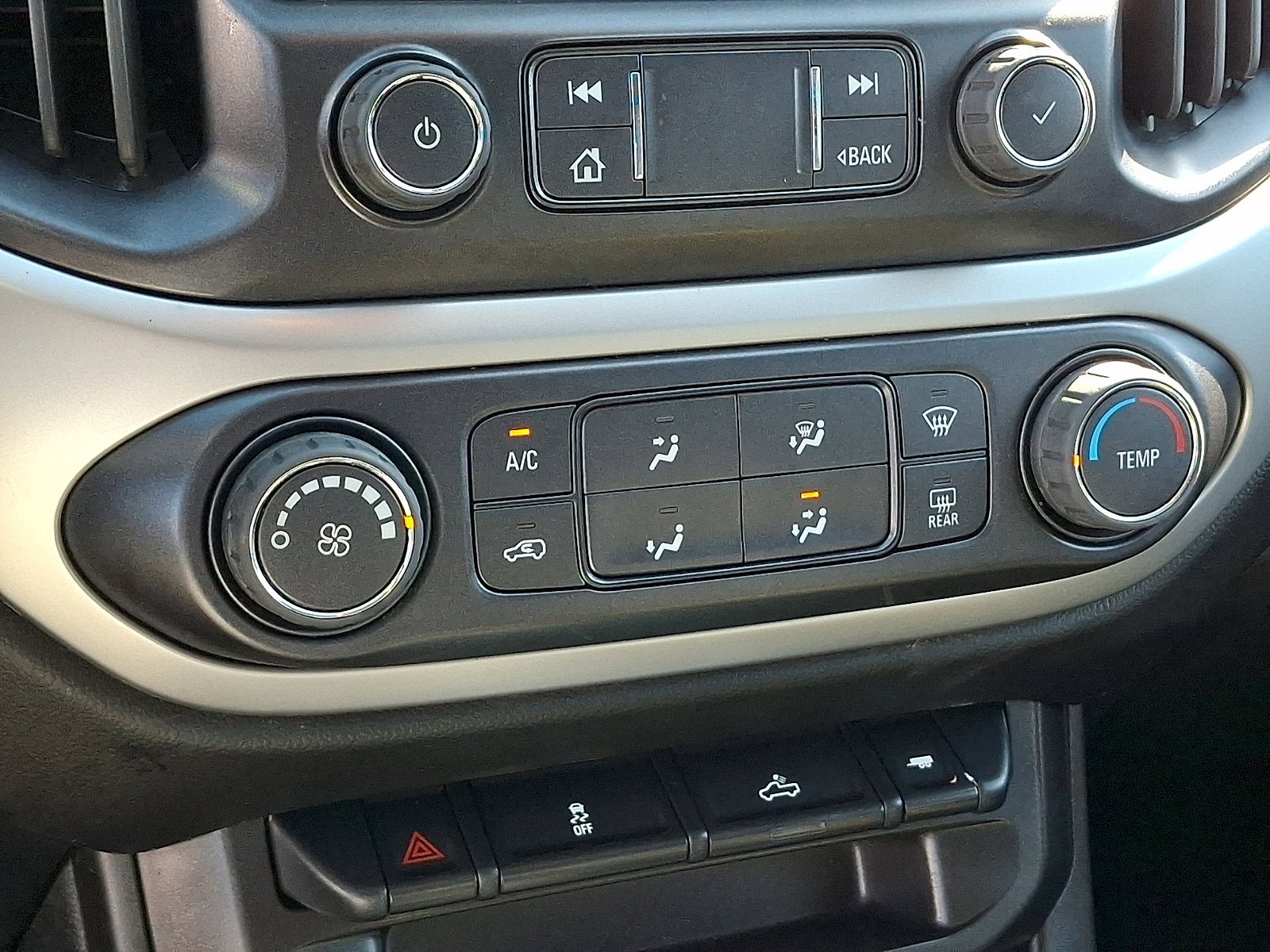 Used 2024 Chevrolet Equinox LT FWD image 15