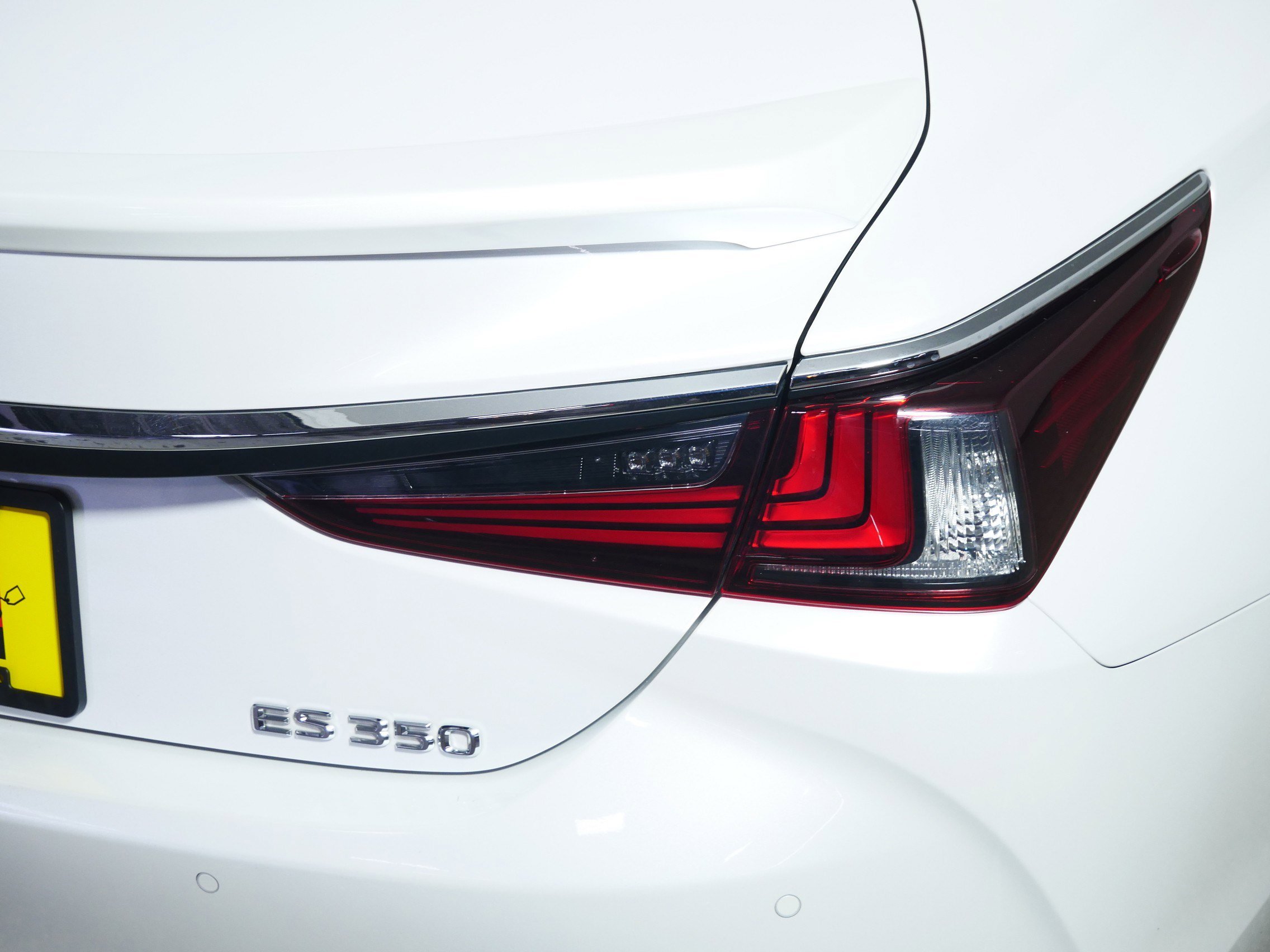 Used 2023 Lexus ES 350 Ultra Luxury w/ Accessory Package (Z1) image 17