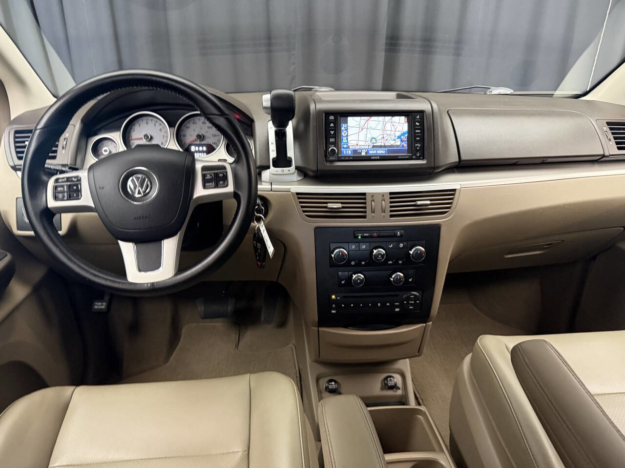 Used 2012 Volkswagen Routan SE FWD image 14