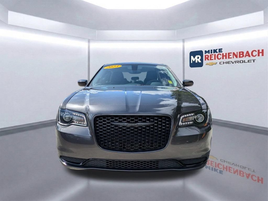 Used 2023 Chrysler 300 Touring w/ Sport Appearance Package RWD image 9