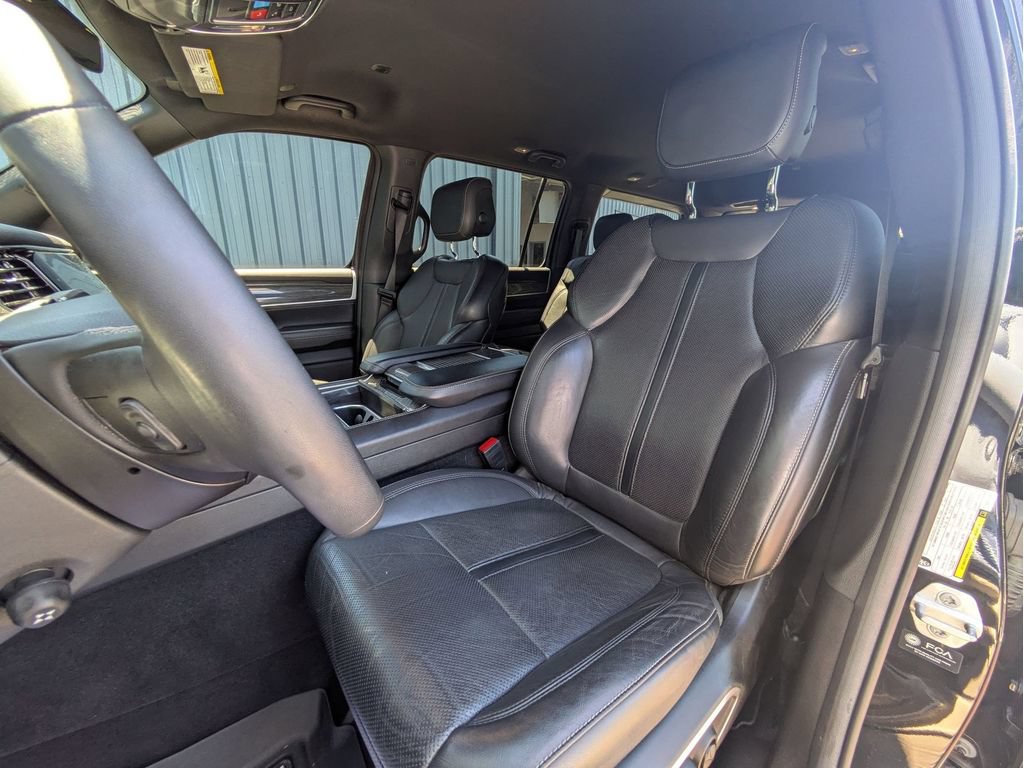 Used 2022 Jeep Wagoneer Series II AWD/4WD image 24