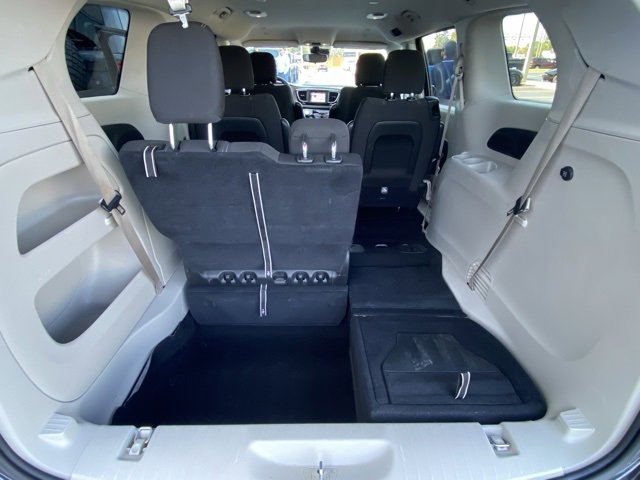 Used 2023 Chrysler Voyager LX image 23