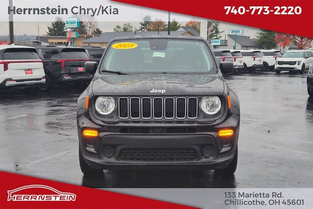 Used 2023 Jeep Renegade Latitude image 2