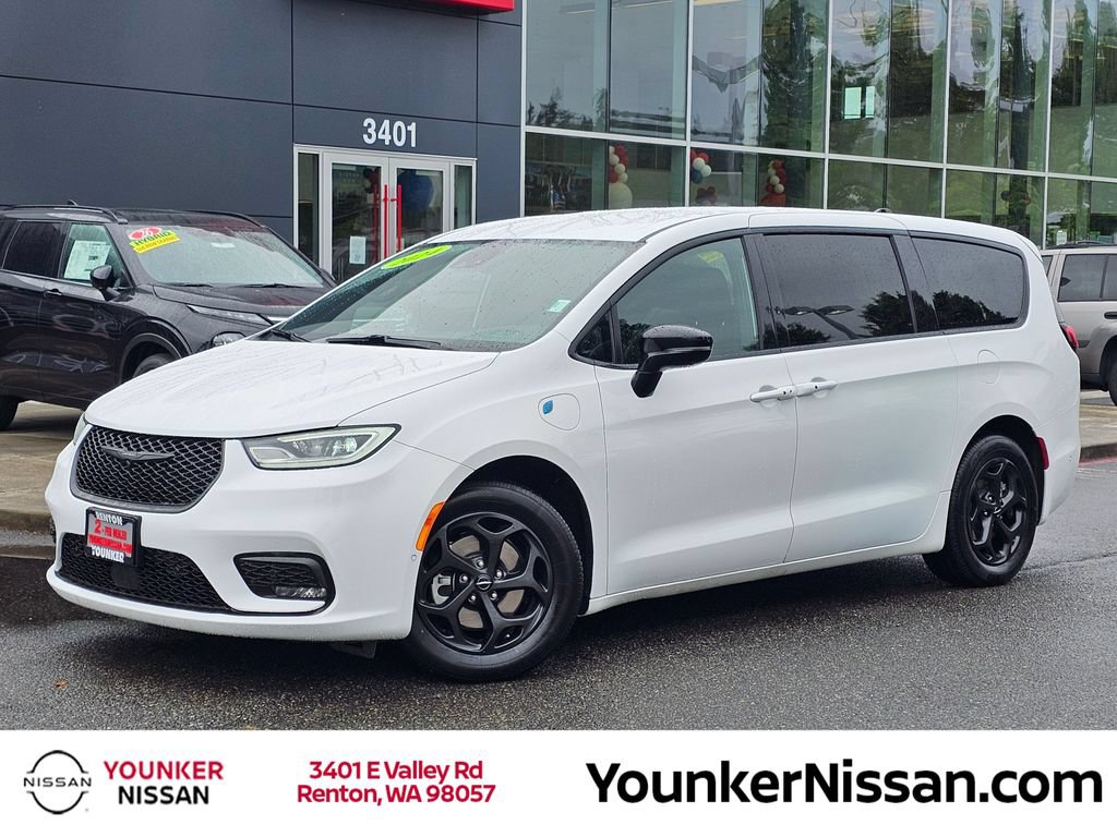 Used 2024 Chrysler Pacifica Limited