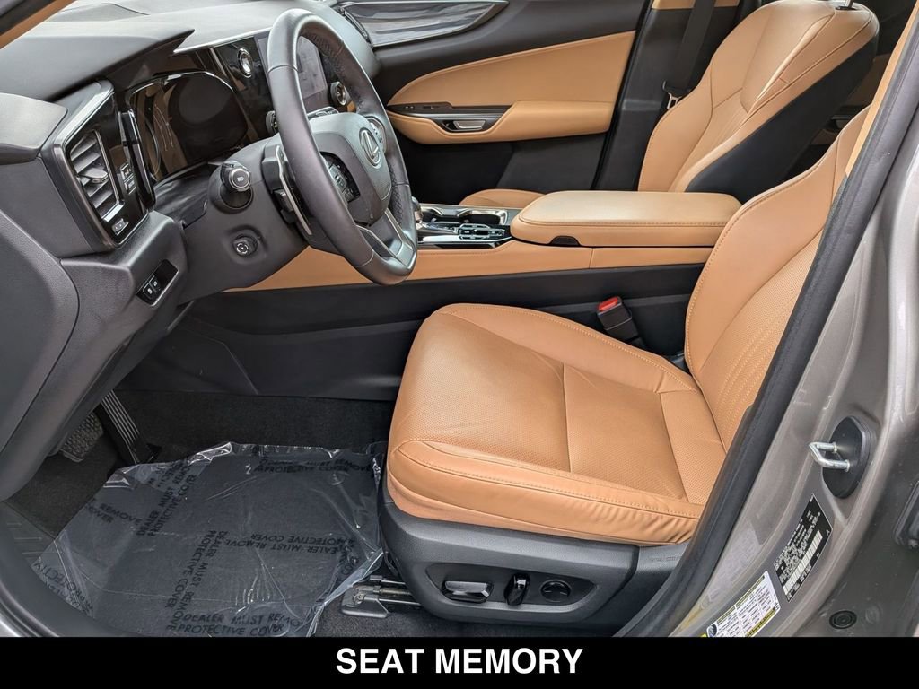 Used 2024 Lexus NX 250 FWD image 11